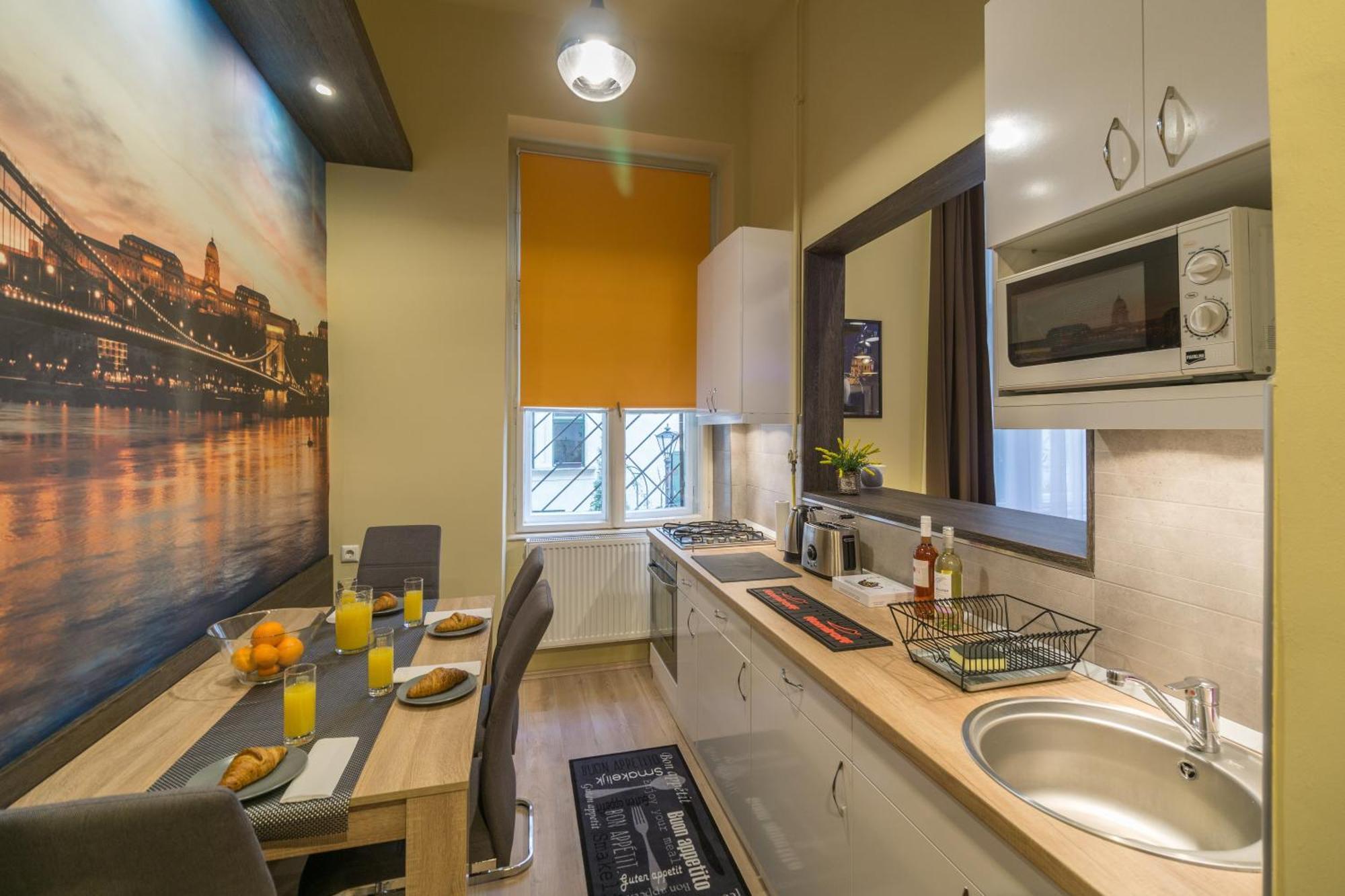 Exlcusive & City Central Located Suite By Prestige Homes Budapest Eksteriør bilde
