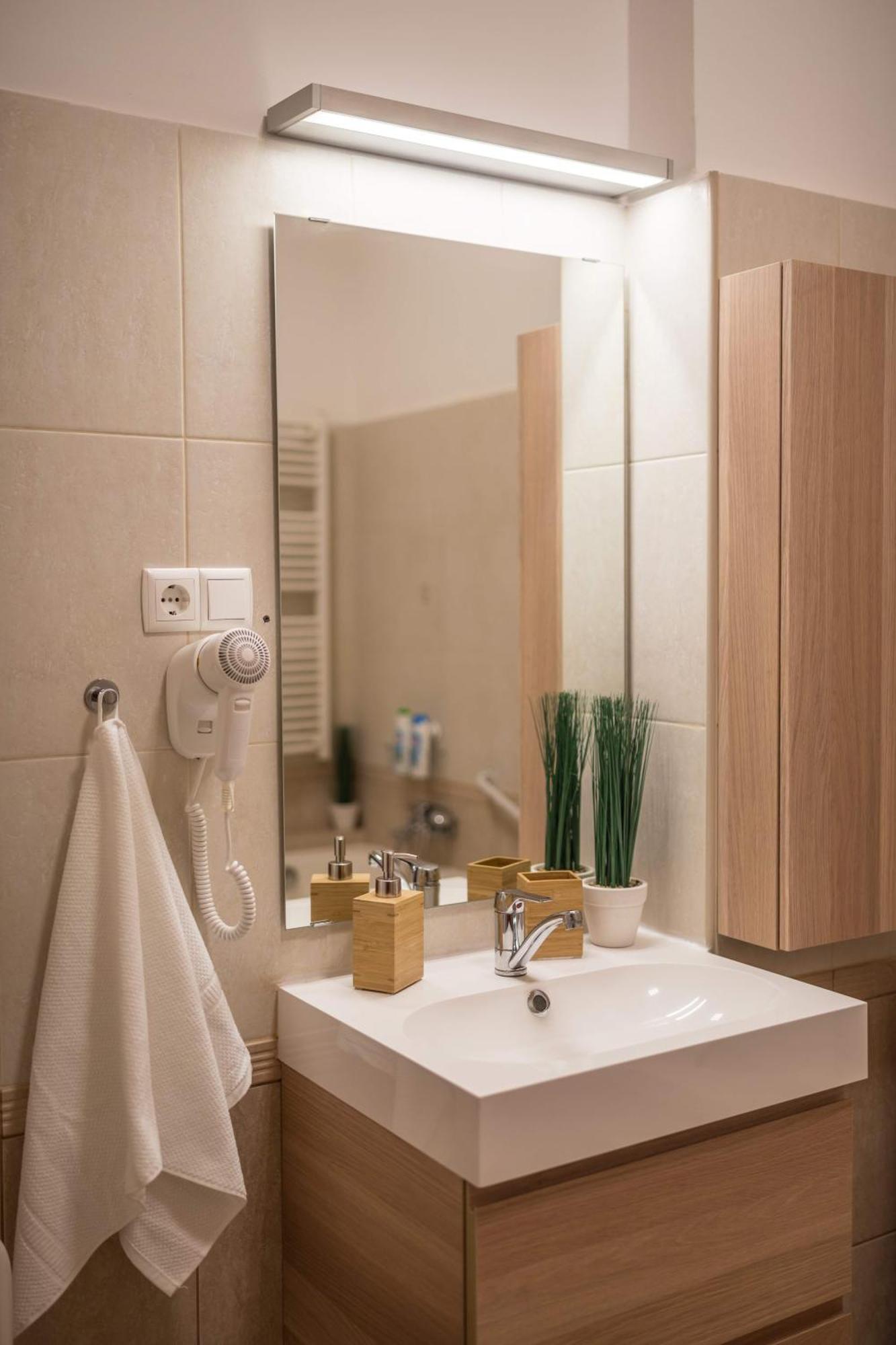 Exlcusive & City Central Located Suite By Prestige Homes Budapest Eksteriør bilde